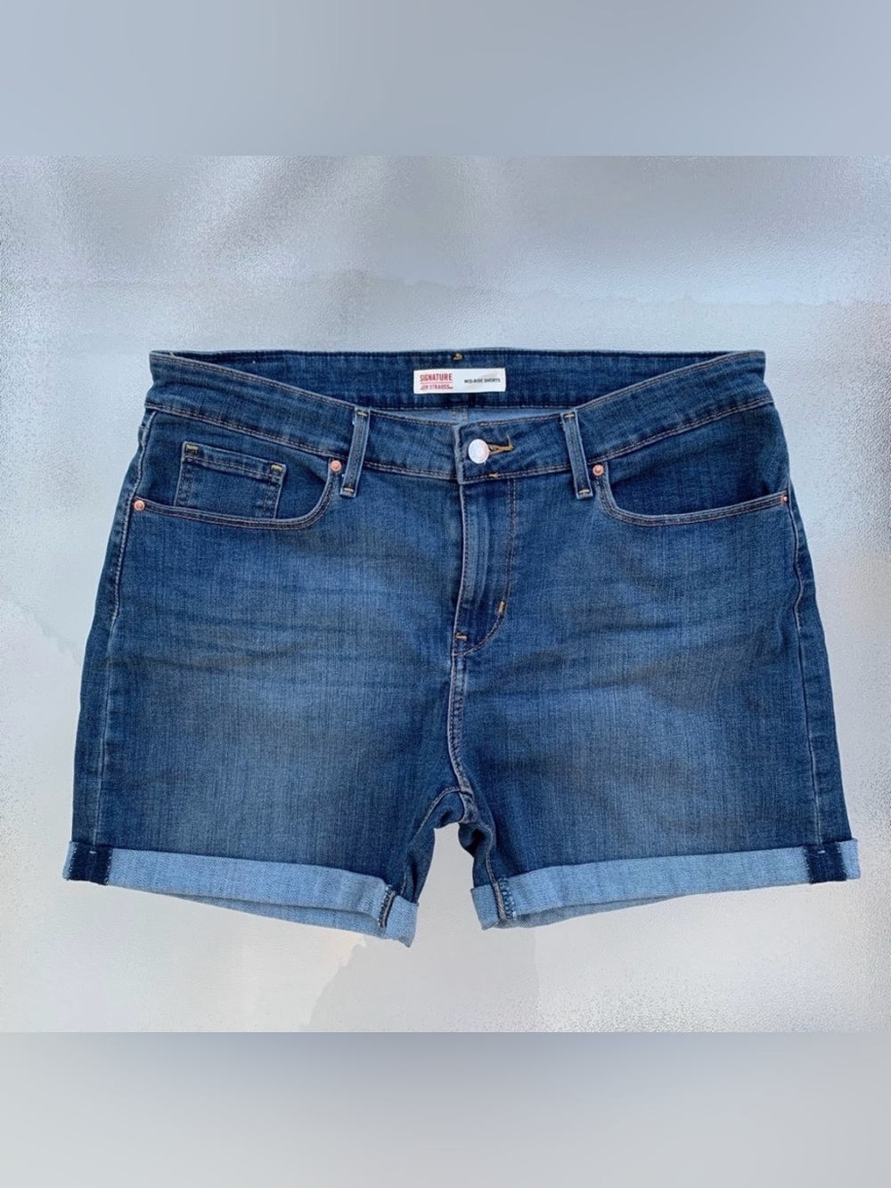 Levi’s Strauss Signature Blue Mid-Rise Cuffed Stretch Shorts ~ Women’s 12 | W31